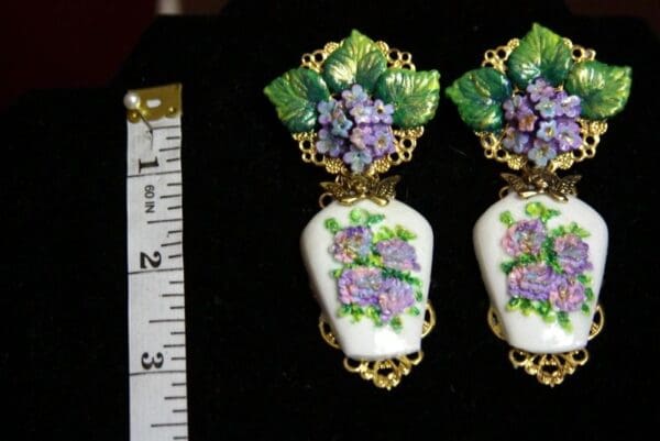 SOLD! 3471 Sicilian Vase Hand Painted Flower Earrings - Image 2