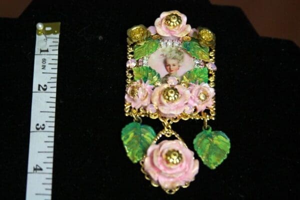 SOLD! 3482 TYoung Marie Antoinette Hand Painted Unique Huge Brooch - Image 5