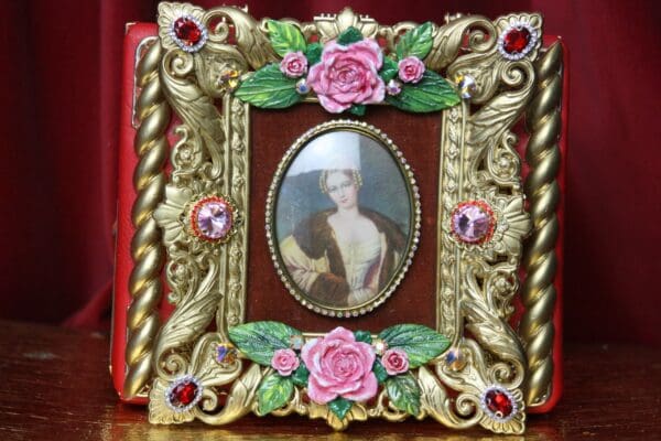 SOLD! 3587 Hand Painted Victorian Cameo Frame Roses Vintage Style Handbag Trunk