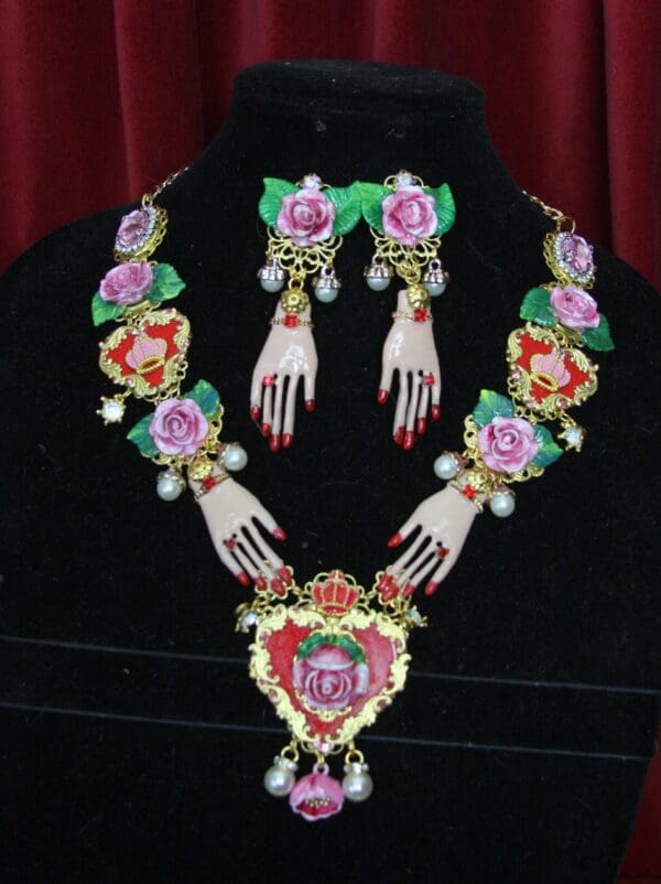 SOLD! 3585 Set Of Hand Painted Roses Hands Red Pearl Necklace+ Earrings - Image 9