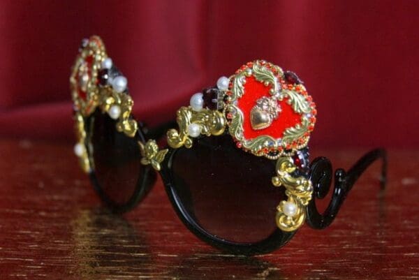 SOLD! 3649 Baroque Heart Gold Curves Embellished Sunglasses - Image 4