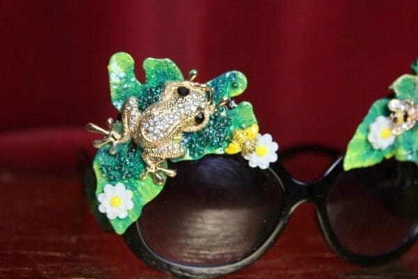 SOLD! 3652 Art Nouveau Embellished Pearl Enamel Crystal Frog Unusual Sunglasses - Image 5