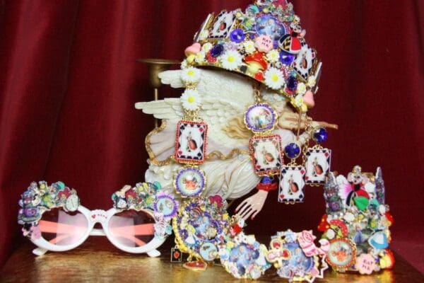 SOLD! 3689 Alice In Wonderland Fancy Embellished Sunglasses - Image 7