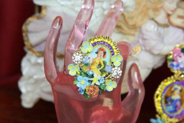 SOLD! 3692 Juicy Colors Hand Painted Victorian Lady Adjustable Cocktail Huge Ring - Image 5