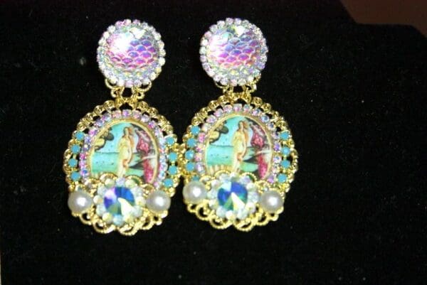 SOLD! 3699 Botticelli Birth Of Venus Crystal EEarrings Studs - Image 3