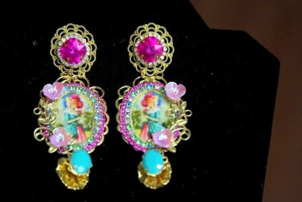 SOLD! 3703 Juicy Colors Victorian Lady Cameo Fuchsia Earrings Studs - Image 8