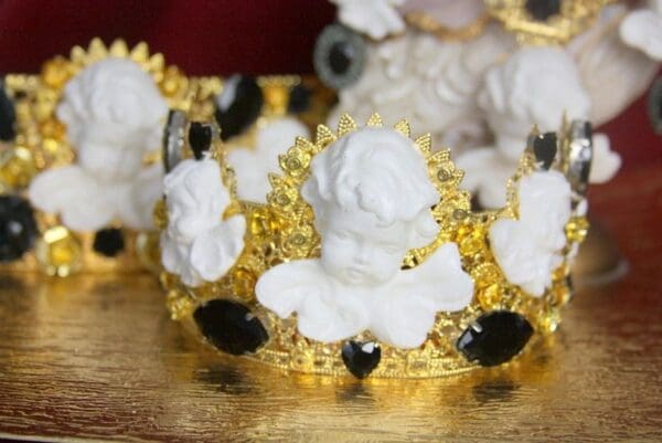 SOLD! 3861 Runway Fall 2018 Baroque White Cherubs Angels Crown