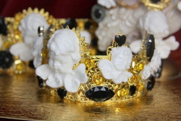 SOLD! 3861 Runway Fall 2018 Baroque White Cherubs Angels Crown - Image 3