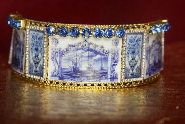 SOLD! 3874 Baroque Sicilian Blue Vase Tile Cameo Elegant Crown - Image 6