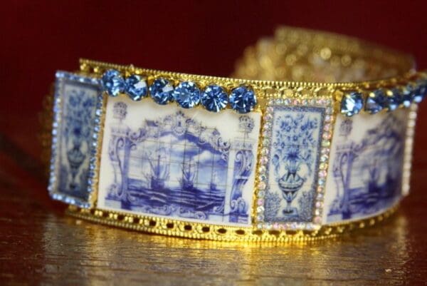 SOLD! 3874 Baroque Sicilian Blue Vase Tile Cameo Elegant Crown - Image 3