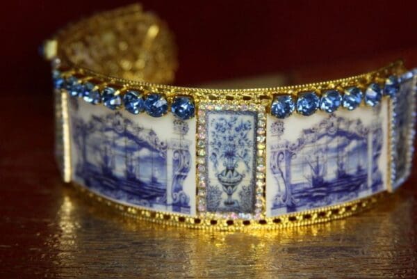 SOLD! 3874 Baroque Sicilian Blue Vase Tile Cameo Elegant Crown - Image 4