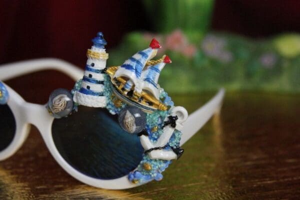 SOLD! 3938 Nautical Hand Painted Ship Embellished Sunglasses - Image 7