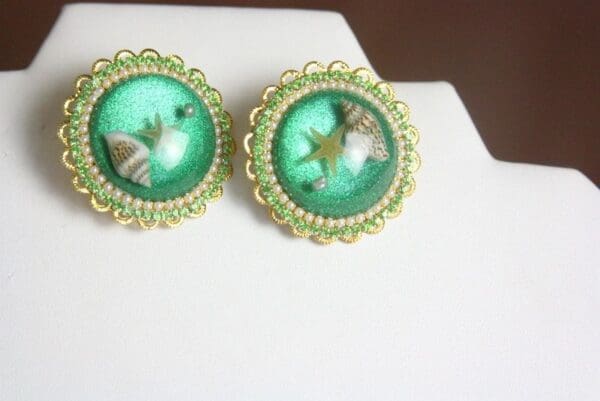 SOLD! 3997 Cameo Nautical Shel 3D Effect Huge Studs Earrings - Image 7