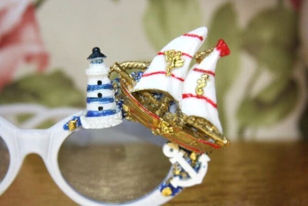 SOLD! 4025 Nautical Hand Painted Ship Pelican Embellished Sunglasses - Image 9