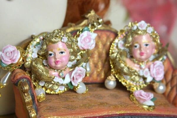 SOLD! 4175 Total Baroque Hand Painted Chubby Cherub Angel Roses Huge Brooch - Image 2