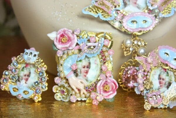 SOLD! 4230 Victorian Marie Antoinette Fan Mask Hand Painted Huge Crystal Brooch - Image 6