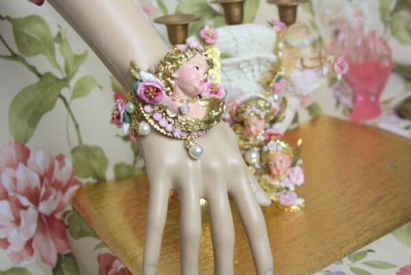 SOLD! 4258 Zibellini Total Baroque Chubby Hand Painted Cherub Angel Roses Bracelet - Image 7