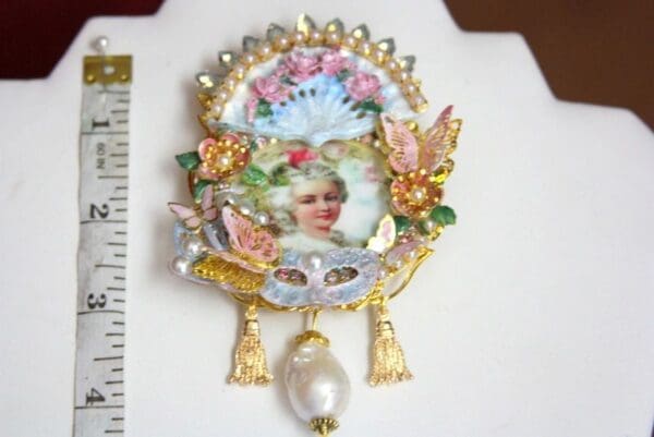 SOLD! 4362 Victorian Marie Antoinette Fan Mask Hand Painted Huge Crystal Brooch - Image 8