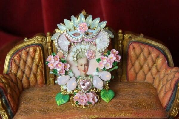 SOLD! 4363 Victorian Young Marie Antoinette Fan Mask Roses Hand Painted Huge Crystal Brooch - Image 6