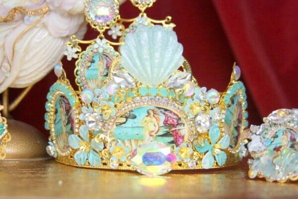 SOLD! 4360 Set Of Stunning Birth Of Venus Cameo Crown + Earrings