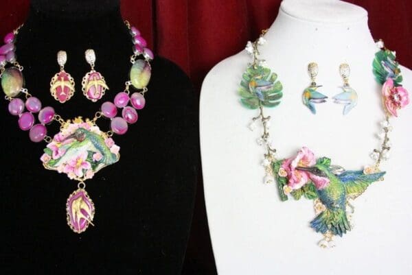 SOLD! 4469 Set Huge Hand Painted 3D Effect Vivid Hummingbird Lilly Of The Valley Necklace + Earrings - Image 5