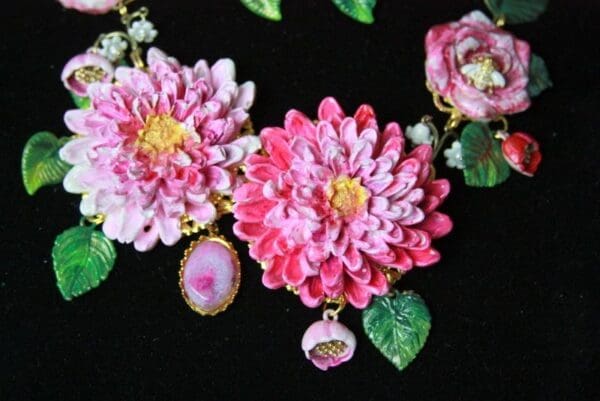 SOLD! 4509 Set Of Genuine Botswana Agate Hand Painted Vivid Chrysanthemum Roses Bee Necklace+ Earrings - Image 4