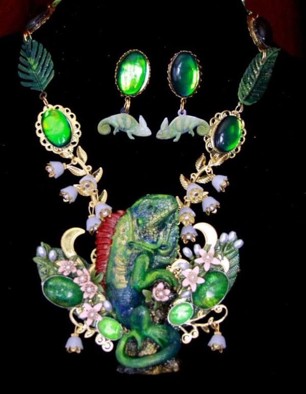 SOLD! 4522 Set Of Genuine Australian Triplet Opal San Sitara Hand Painted Vivid Iguana Necklace+ Earrings - Image 4