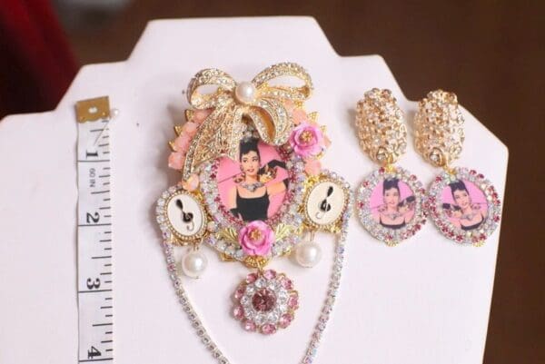 SOLD! 4736 Set Of Audrey Hepburn Crystal Bow Massive Brooch+ Earrings - Image 7