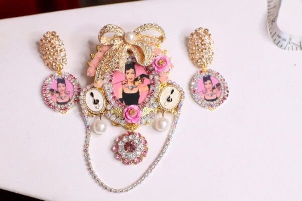 SOLD! 4736 Set Of Audrey Hepburn Crystal Bow Massive Brooch+ Earrings - Image 8