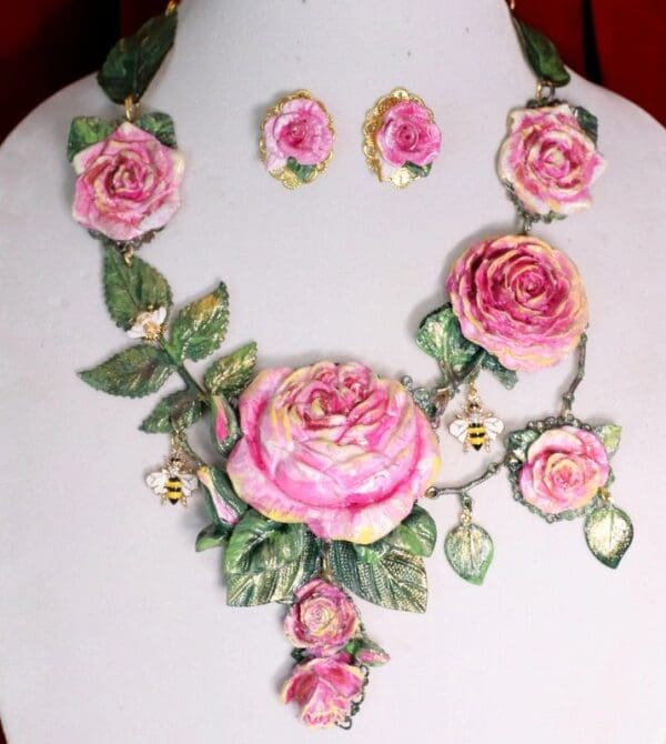 SOLD! 4738 Unique Hand Painted Roses Bee Massive Statement Necklace - Image 5