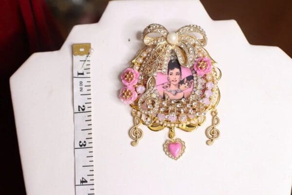 SOLD! 4745 Set Of Musical Audrey Hepburn Crystal Bow Massive Brooch+ Earrings - Image 7