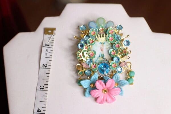 SOLD! 4748 Young Marie Antoinette Hand Painted Aqua Fan Massive Brooch - Image 5