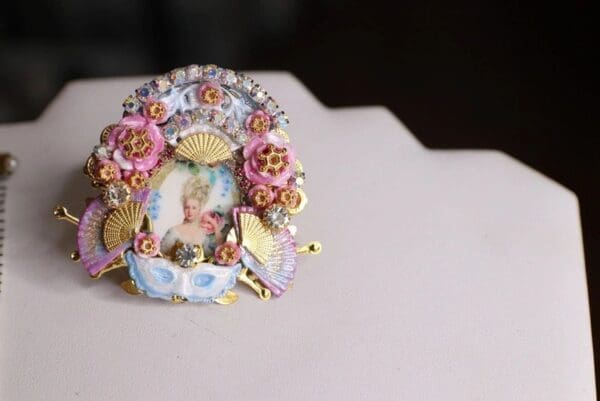 SOLD! 4755 Young Marie Antoinette Hand Painted Cocktail Huge Ring - Image 4