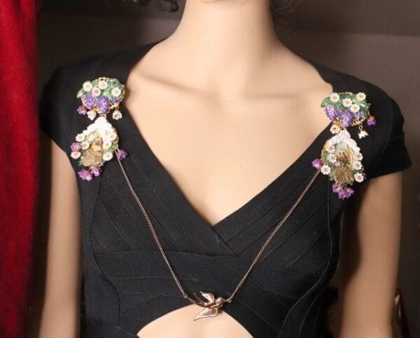 SOLD! 4770 Set Of 2 Matching Brooches+ Earrings French Couple Grapes - Image 2