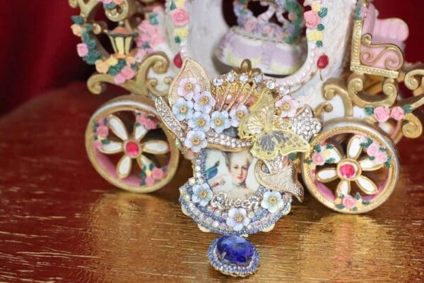 SOLD! 4779 Young Marie Antoinette Hand Blue Rhinestone Massive Brooch+ Earrings - Image 6