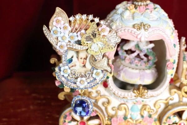 SOLD! 4779 Young Marie Antoinette Hand Blue Rhinestone Massive Brooch+ Earrings