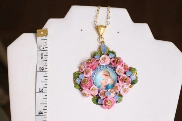 SOLD! 4978 Madonna Virgin Mary Cameo Roses Pendant - Image 4