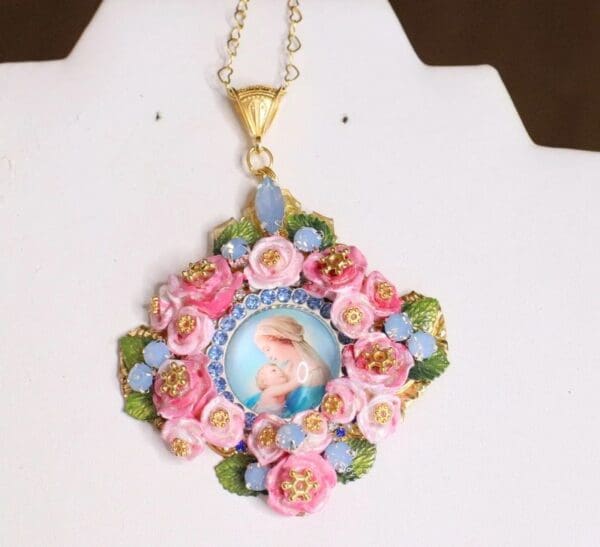SOLD! 4978 Madonna Virgin Mary Cameo Roses Pendant - Image 5