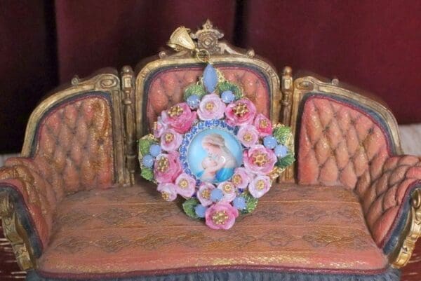 SOLD! 4978 Madonna Virgin Mary Cameo Roses Pendant - Image 6