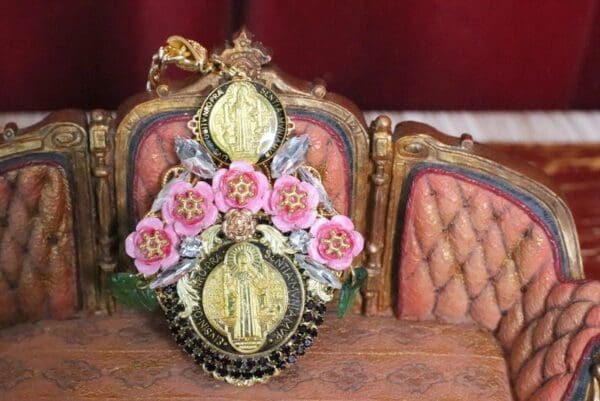 SOLD! 5051 Saint Church Madonna Virgin Mary Cameo Pendant - Image 2