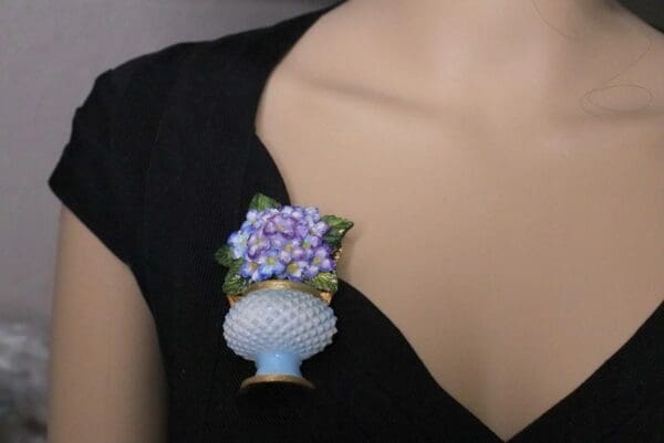 SOLD! 5071 Unusual Baroque Vase Hydrangea Flowers Hand Painted Massive Brooch - Image 2