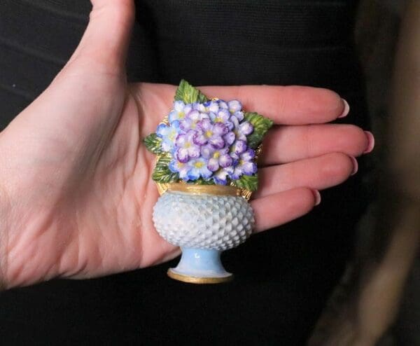 SOLD! 5071 Unusual Baroque Vase Hydrangea Flowers Hand Painted Massive Brooch - Image 5