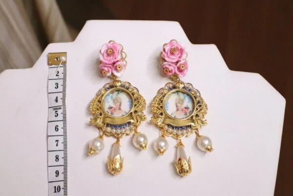 SOLD! 5168 Young Marie Antoinette Roses Pearl Earrings Studs - Image 2