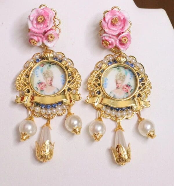 SOLD! 5168 Young Marie Antoinette Roses Pearl Earrings Studs - Image 3