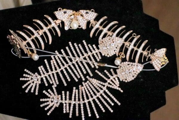 SOLD! 5465 Runway 2019 Set OF Fish Skeleton Forehead Headband+ Earrings - Image 6