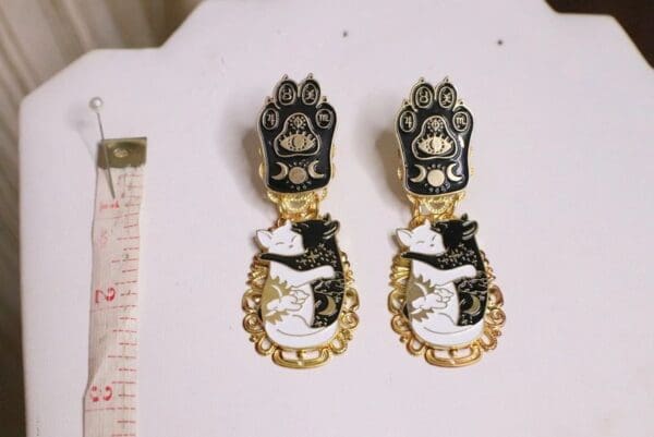 SOLD! 5540 Goth Cat Lovers Enamel Earrings - Image 5