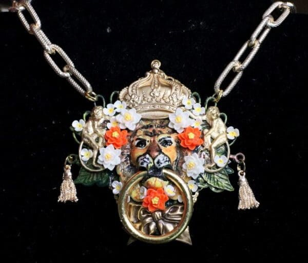 SOLD! 5585 Hand Painted Vivid Lion Crown Huge Pendant Necklace - Image 9