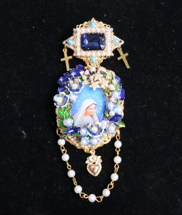 SOLD! 5588 Madonna Virgin Mary Blue Cameo Massive Brooch - Image 2