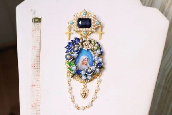 SOLD! 5588 Madonna Virgin Mary Blue Cameo Massive Brooch - Image 8