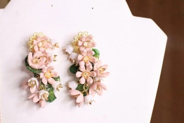 SOLD! 5680 Pale Pink Dangle Flowers Massive Statement Earrings - Image 7
